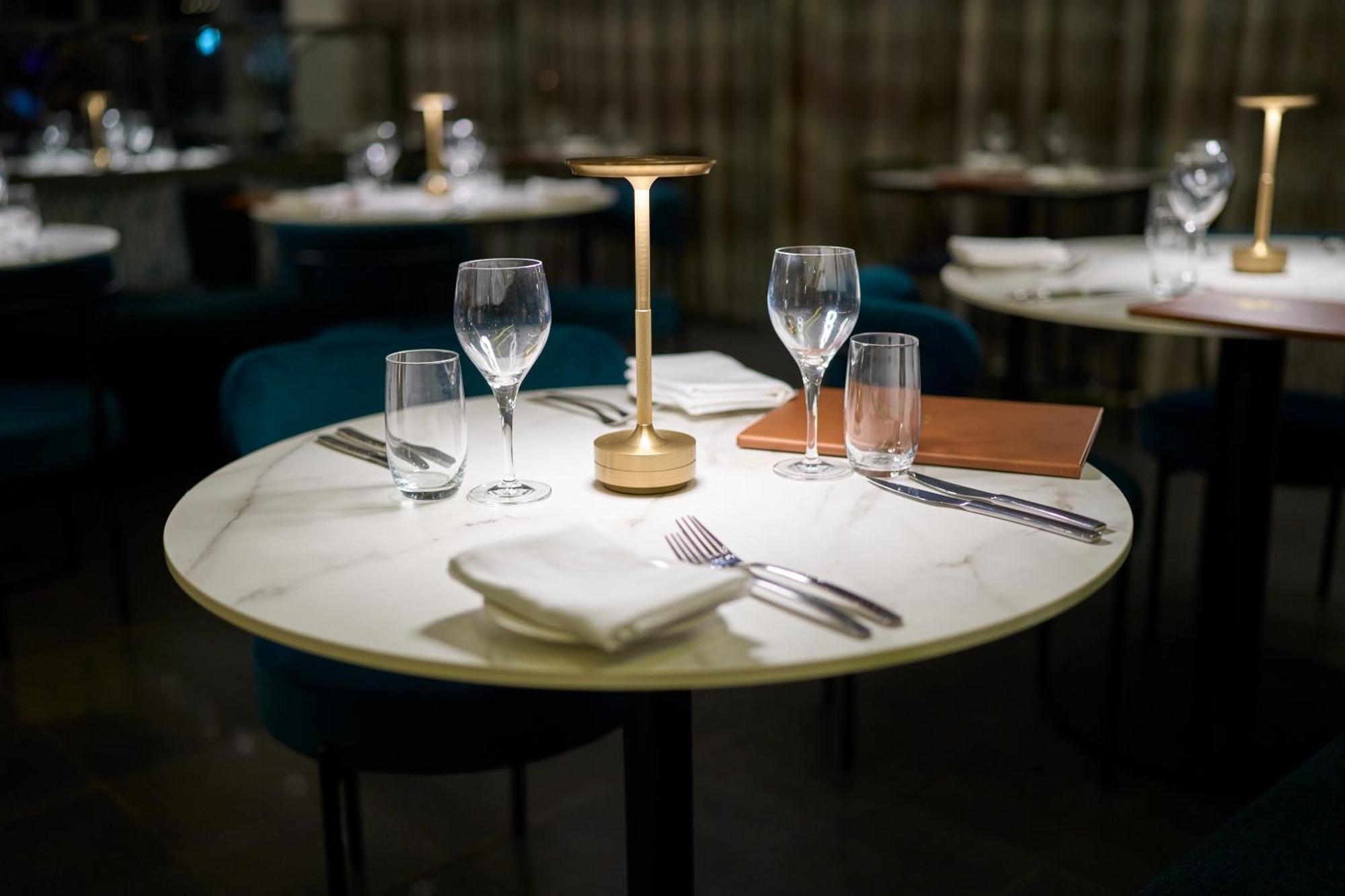 Fraser Suites Perth Exterior foto A table at the restaurant